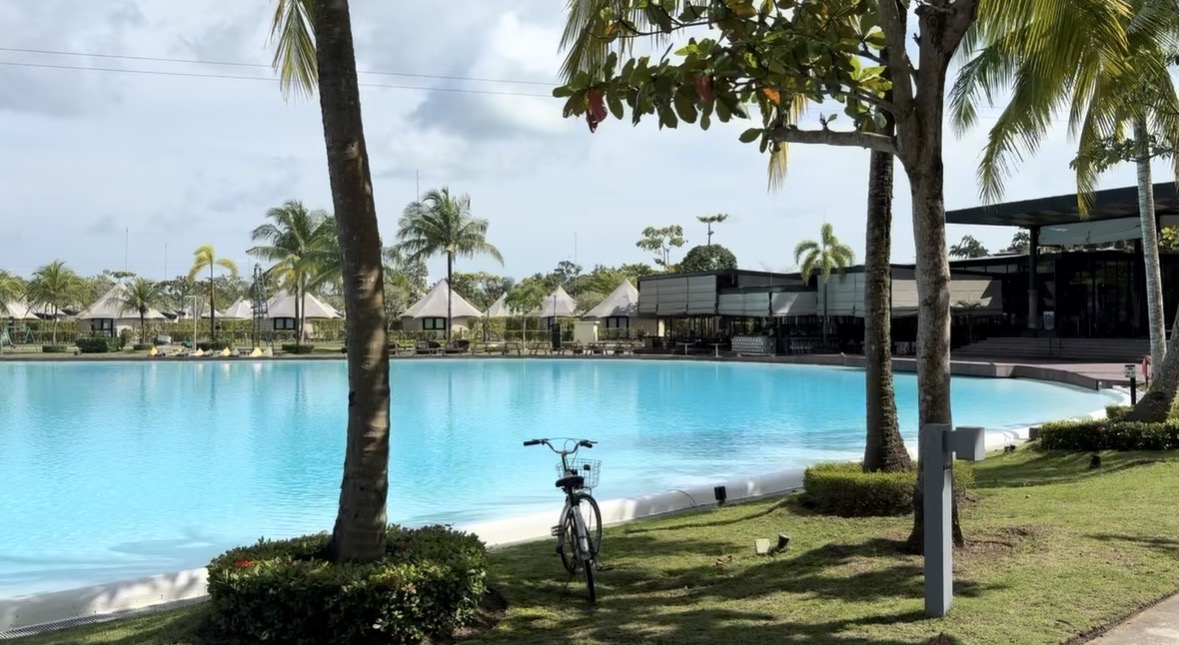 Turquoise lagoon pool and bicycle in Bintan